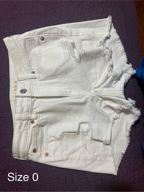 White Distressed Denim Women's Shorts - Size 0 American Eagle